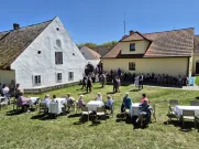 Tanečníci z klubu Dance by Lion´s před statkem U Matoušů. Foto: ÚMO Plzeň 1