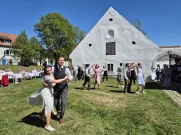 Tanečníci z klubu Dance by Lion´s před statkem U Matoušů. Foto: ÚMO Plzeň 1