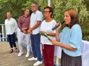 Slavnostní vyhlášení si nenechalo ujít vedení Plzně 1. Na snímku zleva předsedkyně finančního výboru Lucie Pernglau, místostarostové Jiří Rezek a Miroslav Šuma a starostka Jedničky Ivana Bubeníčková. Akci moderovala mluvčí Jedničky Mirka Vejvodová. Foto: ÚMO Plzeň 1
