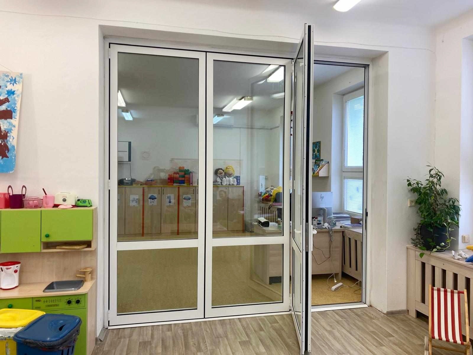 prosklené stěny