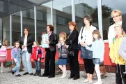 1.září přivítal u školy prvňáčky také starosta Jiří Strobach. 