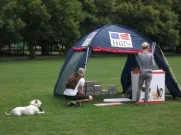 Příprava stánku s krmivy Hill´s