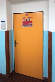 Vyzdobené dveře 1. B