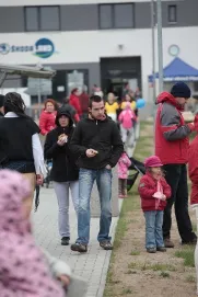 Přes nepřízeň počasí nakonec do Škodalandu zavítalo několik desítek lidí