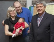 Manželé Hajšmanovi s dcerou Beátou a starosta Jiří Strobach