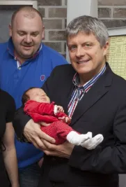 Beátu si pod dohledem tatínka pochoval také starosta Jiří Strobach