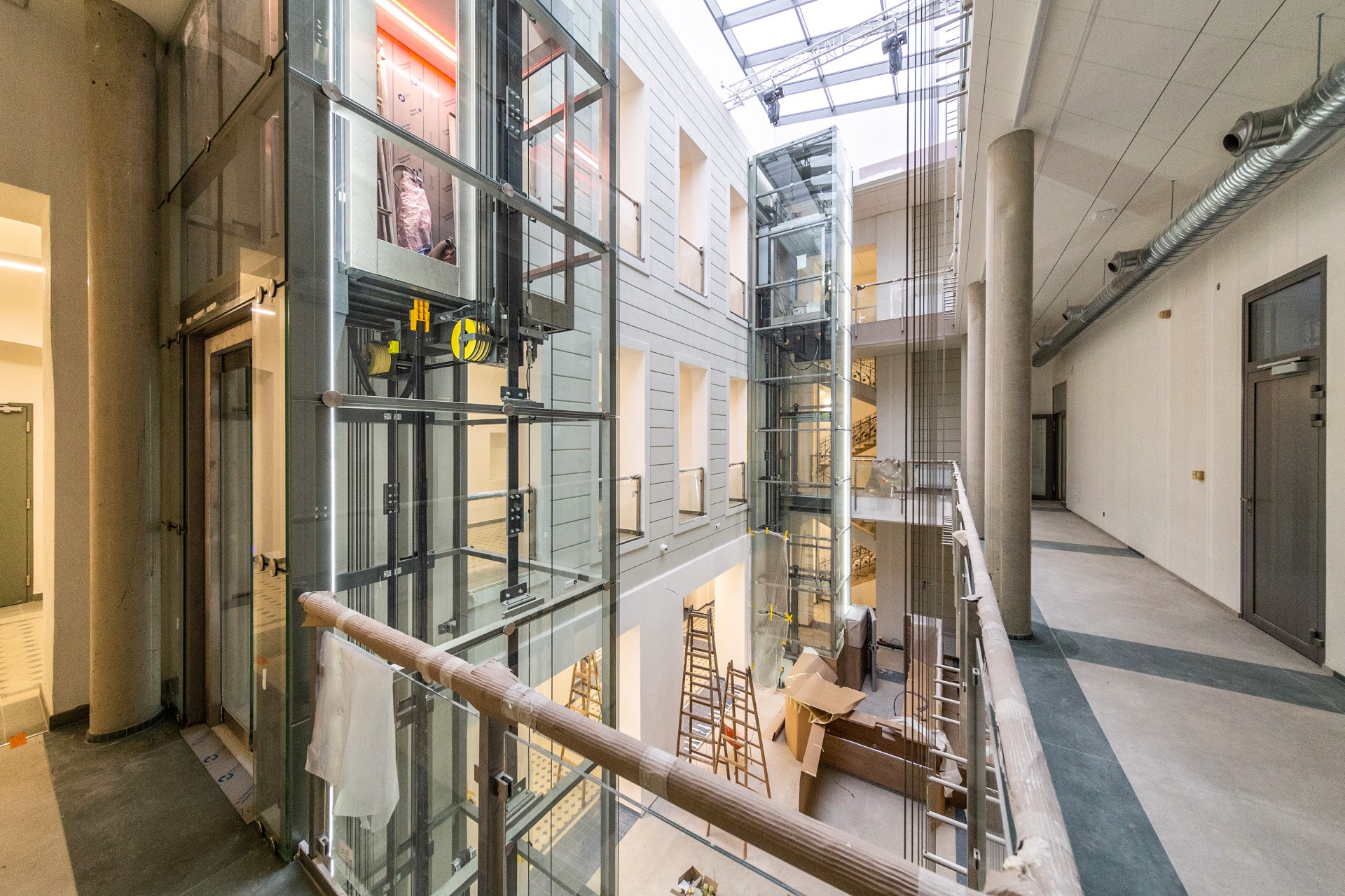 F_251215_0104_IMG_5684 F_251215_0104_IMG_5684