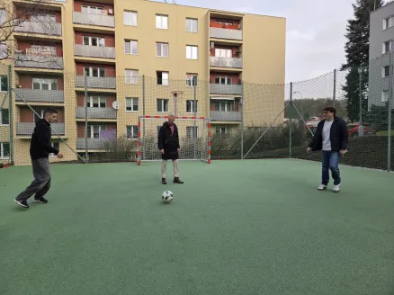 V Lobzích bylo dokončeno multifunkční hřiště, lidé si ho přáli v participativním rozpočtu