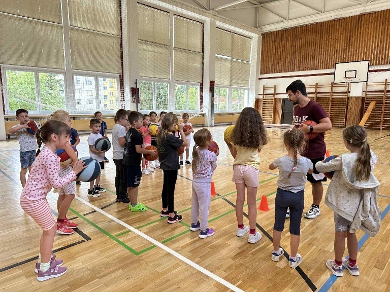 Týden basketbalu na školách odstartoval i u nás
