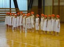 18. 12. 2014 - Pohybová výchova 1.D a 2.D - Vánoční vystoupení pro mateřské školy