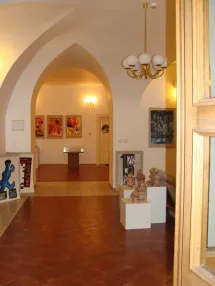 Žáci se speciálními vzdělávacími potřebami, kteří navštěvují zájmové kroužky kresba, malba a keramika vystavovali své nejpovedenější práce.