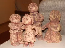 Žáci se speciálními vzdělávacími potřebami, kteří navštěvují zájmové kroužky kresba, malba a keramika vystavovali své nejpovedenější práce.