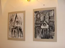 Žáci se speciálními vzdělávacími potřebami, kteří navštěvují zájmové kroužky kresba, malba a keramika vystavovali své nejpovedenější práce.