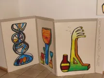 Žáci se speciálními vzdělávacími potřebami, kteří navštěvují zájmové kroužky kresba, malba a keramika vystavovali své nejpovedenější práce.