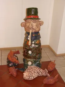 Žáci se speciálními vzdělávacími potřebami, kteří navštěvují zájmové kroužky kresba, malba a keramika vystavovali své nejpovedenější práce.