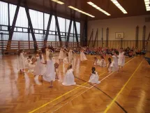 17. 12. 2015 - Pohybová výchova 1.D a 2.D, DPS Berušky - Vánoční vystoupení pro mateřské školy - 2. část