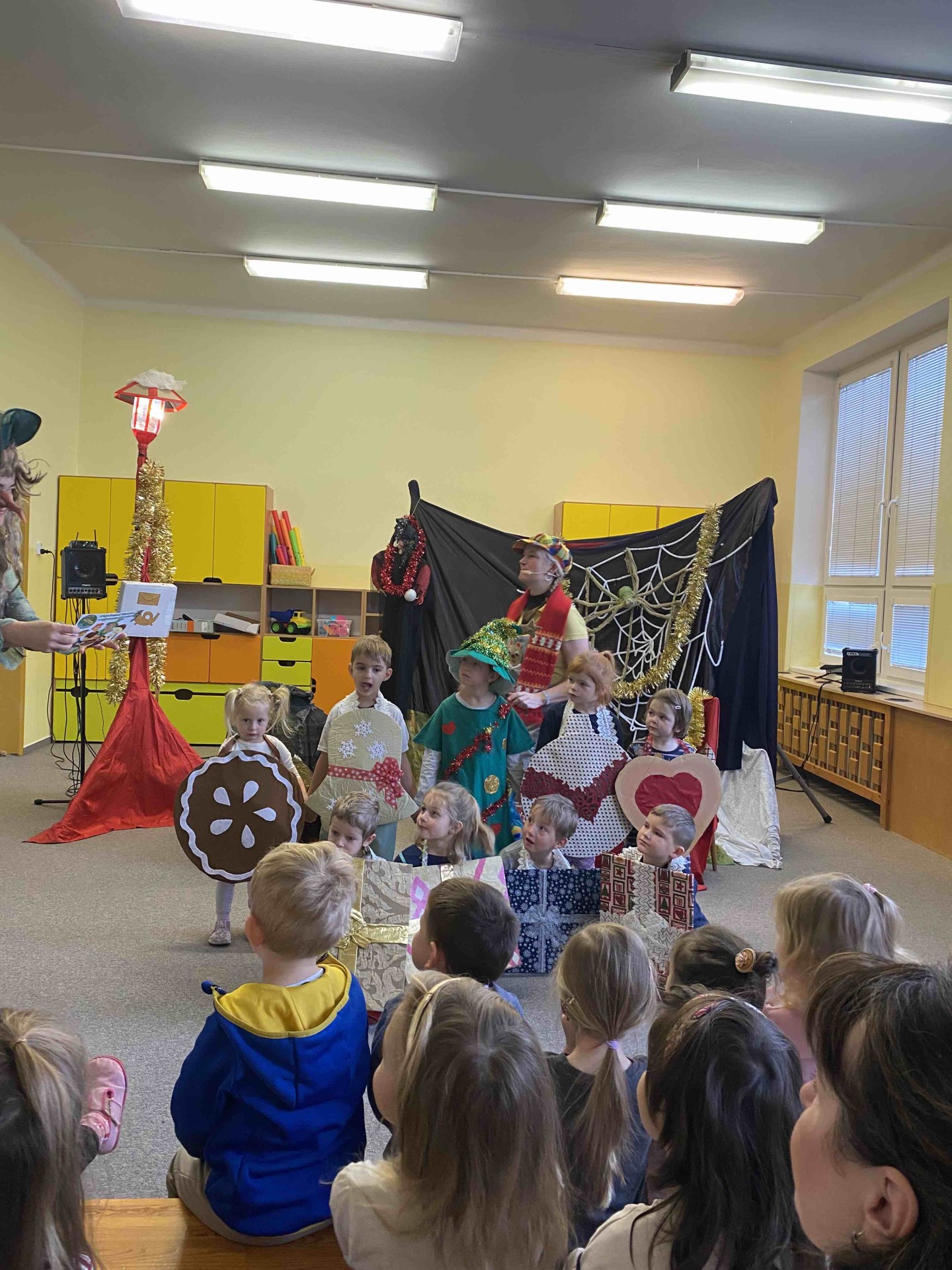 Divadlo v MŠ s představením "Vánočka"