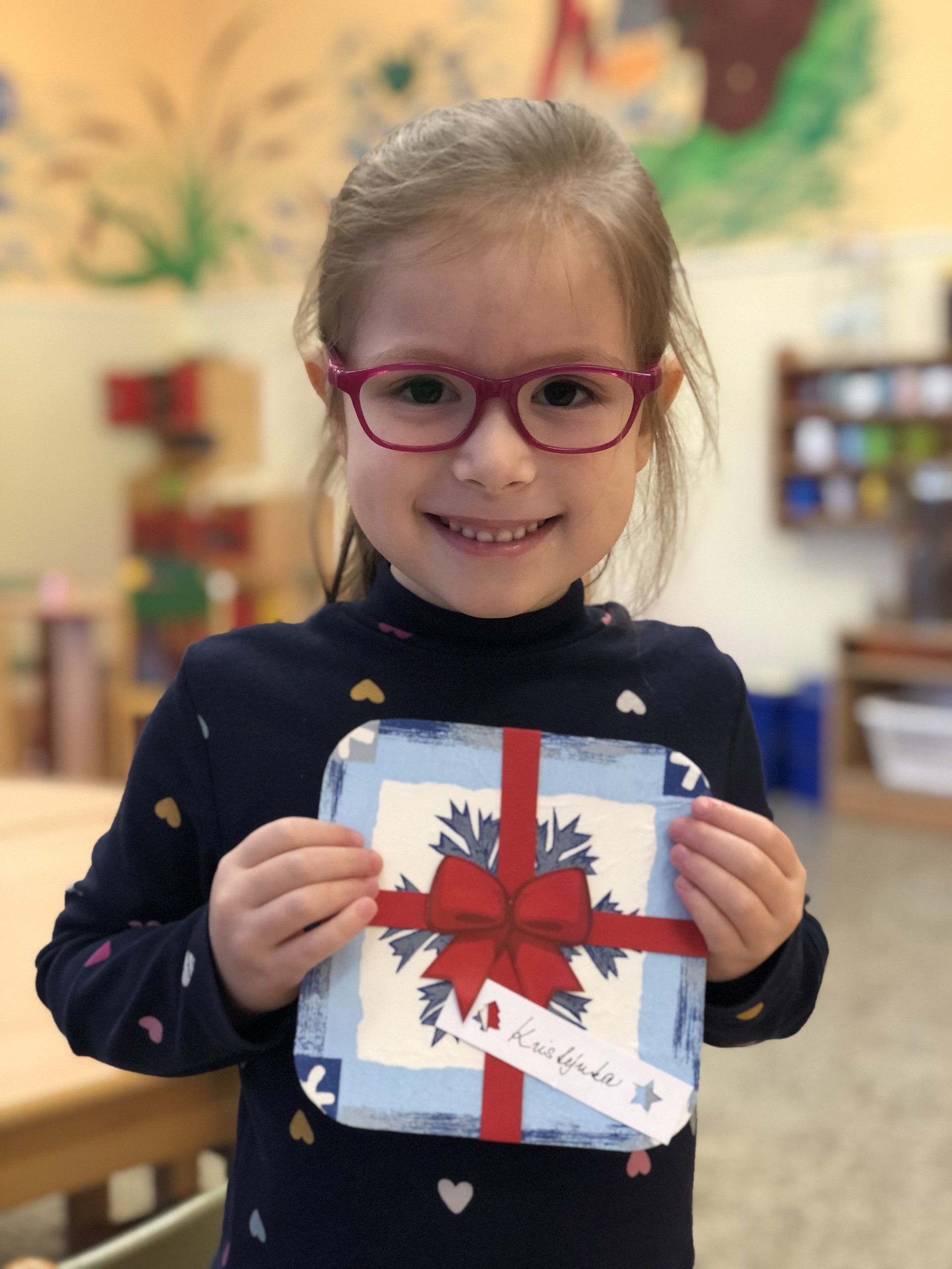 Tvoření papírových dárečků (žabičky)