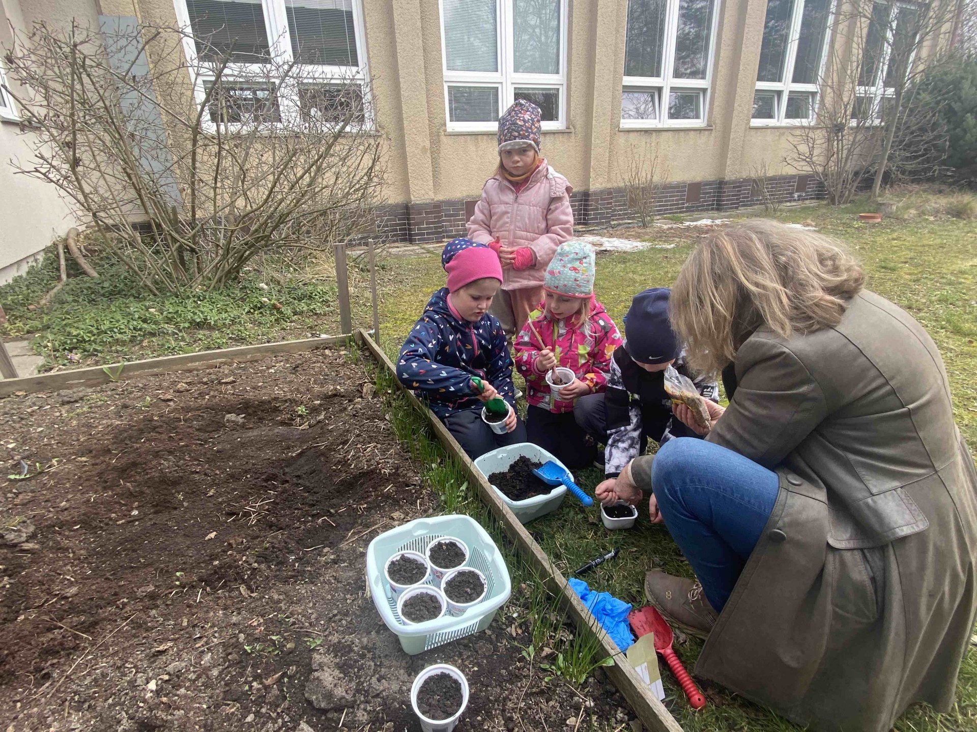 Sázení osiva na Velikonoce (sovičky)