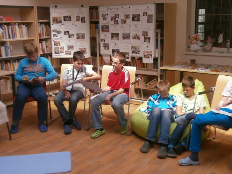 Týden čtení - Předčítání s paní Láryfáry
