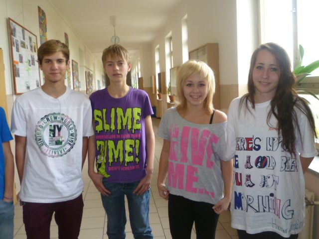 Day of T-shirts in English - Den triček s anglickými nápisy