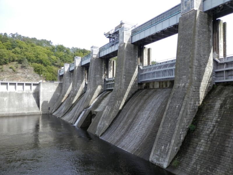 Letiště V. Havla a vodní elektrárna Štěchovice