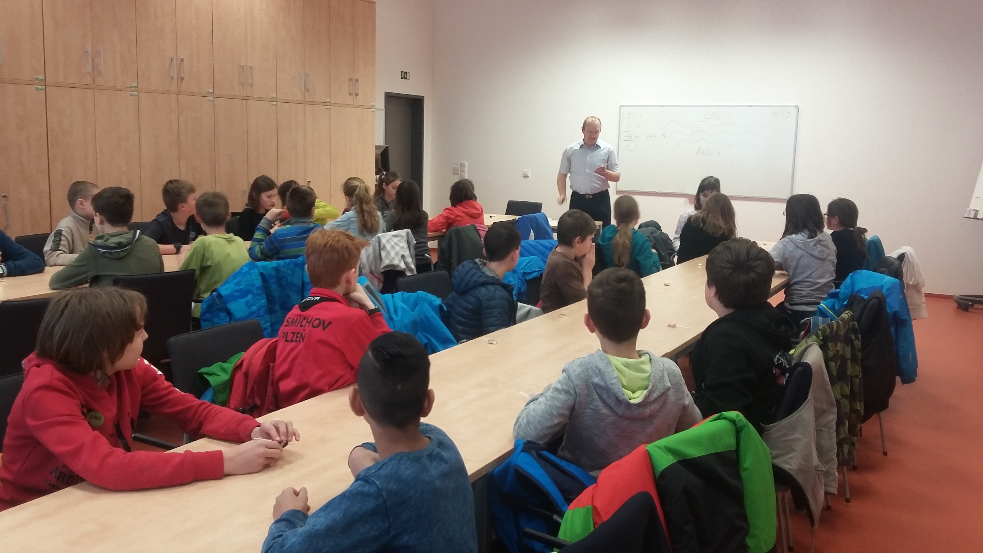 V. A nahlédla do tajů vědy a techniky