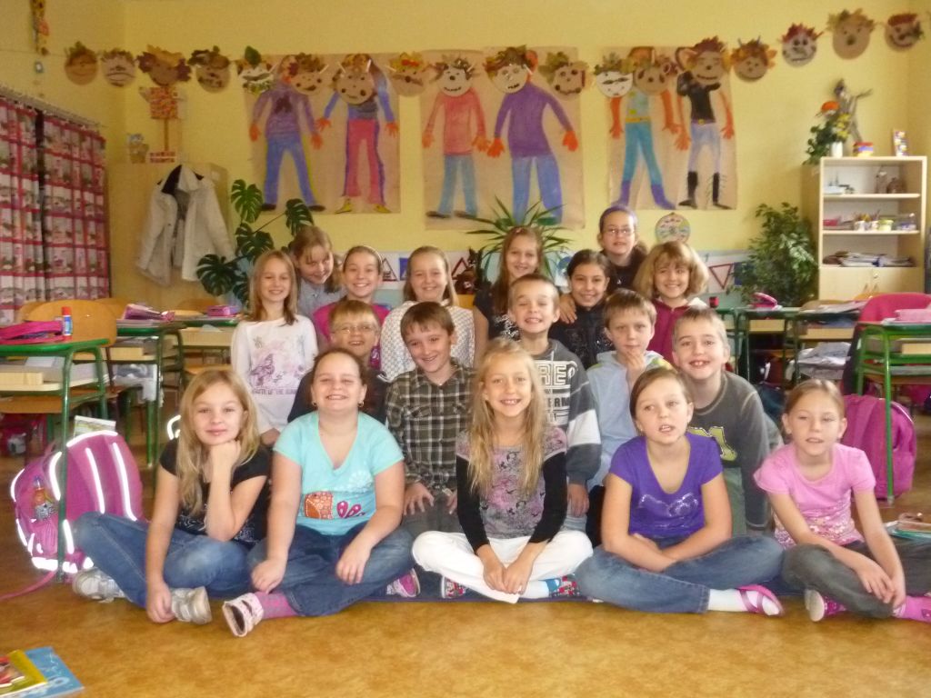 „We are enjoying English lesson“