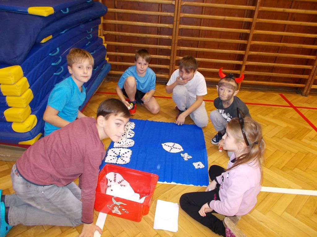 Vánoční dekorace – společné tvoření první a páté B