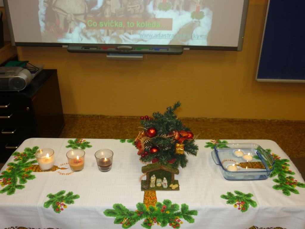 Vánoční besídky a zpívání u stromečku.