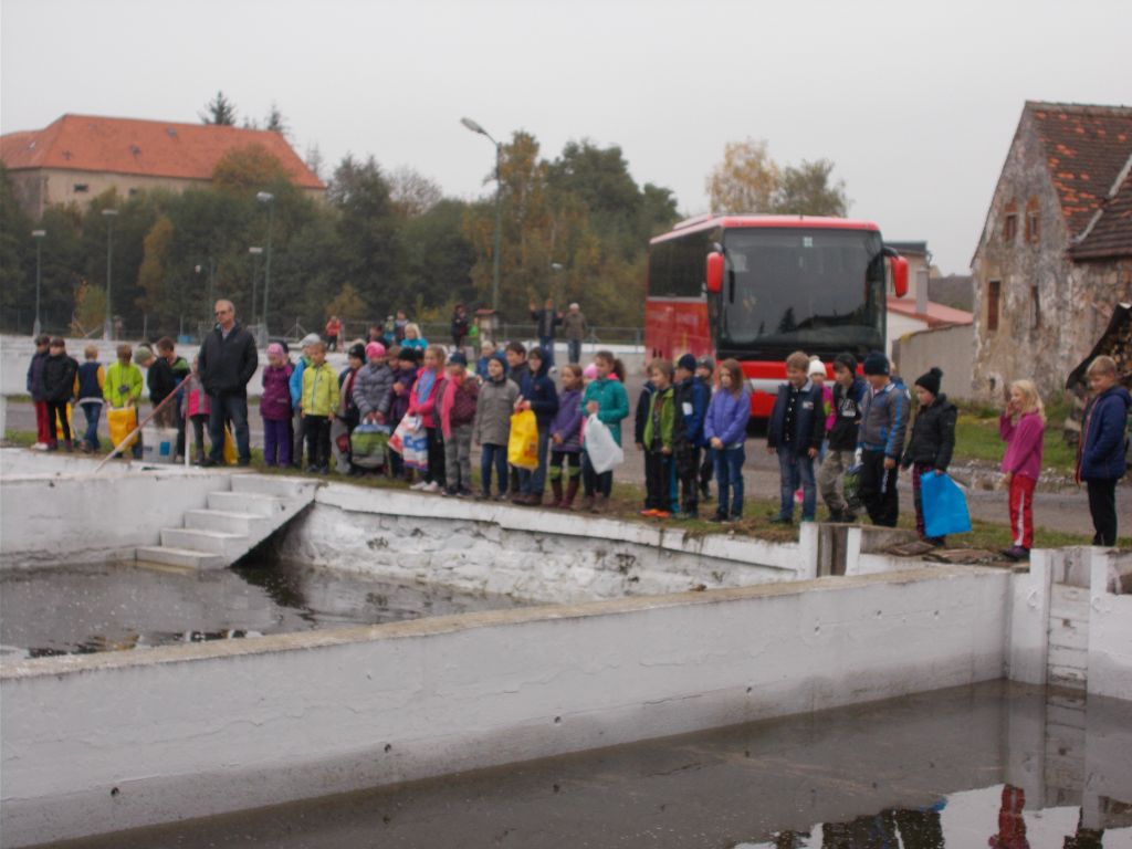 Výlov rybníka v Tchořovicích a prohlídka zámku Lnáře s III. A, B, C