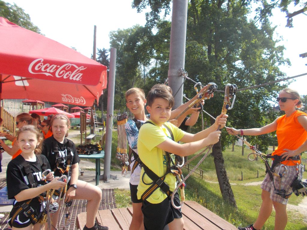 Páťáci v lanovém centru