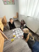 Učení hrou s Bee-Boty: Jak žáci s OMJ objevují svět písmen a programování