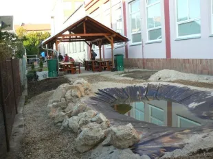 Práce na venkovním arboretu