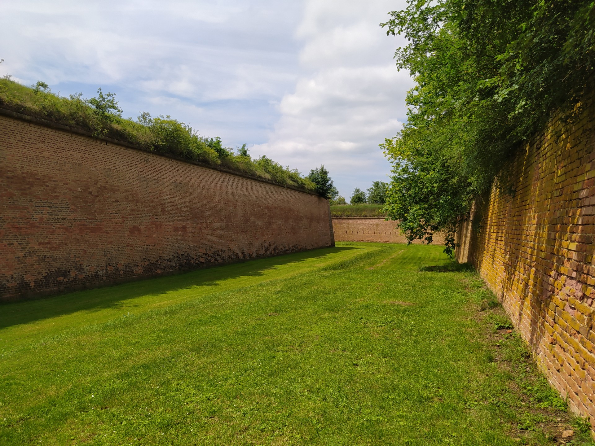 9. TŘÍDY - DĚJEPISNÁ EXKURZE DO PAMÁTNÍKU TEREZÍN