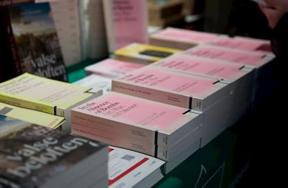  &copy; Greg Van Osselaer