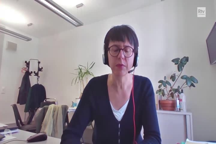 L'intervista Skype a Simona Cereghetti - corrispondente parlamentare RSI - Abbiamo sentito Simona Cereghetti: corrispondente parlamentare della Radiotelevisione svizzera di li...