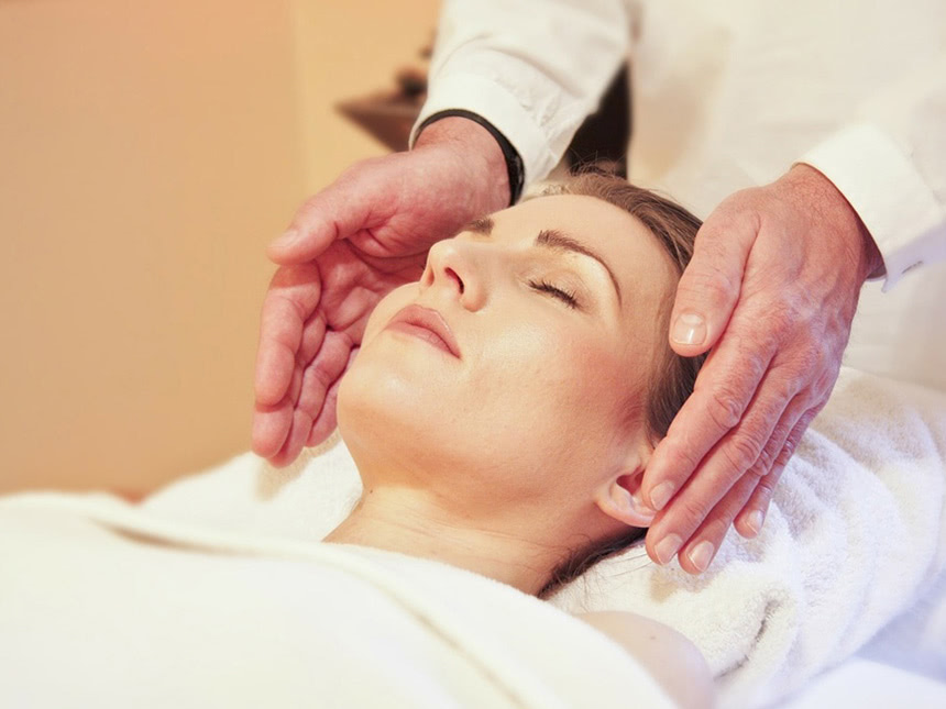 Beautyanwendung in der Wellnesslandschaft