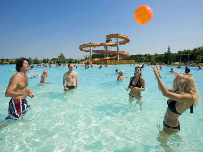 Therme mit Außenpool