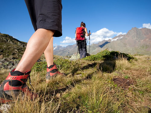 zwei Wanderer auf dem Berg