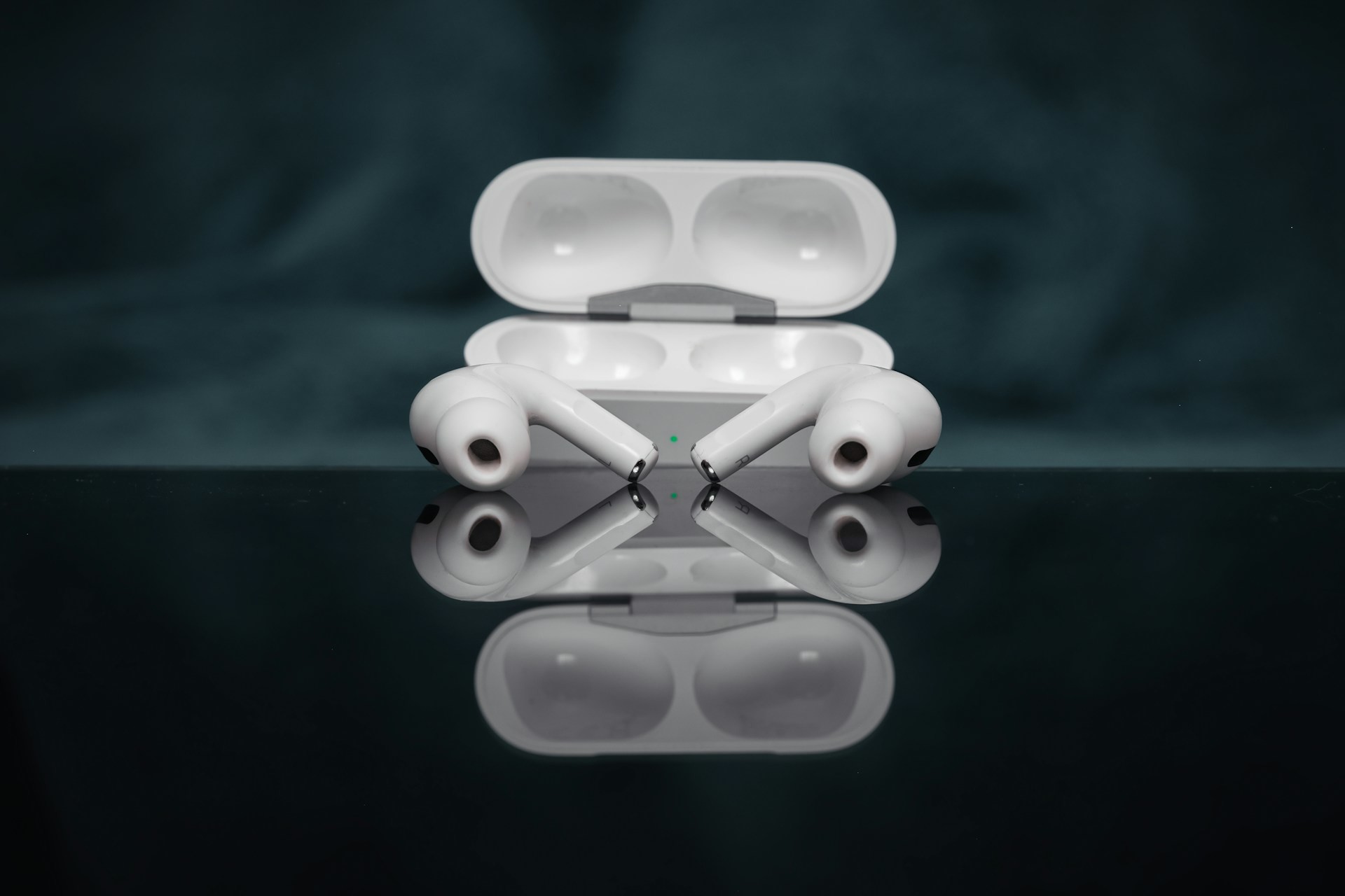 Apple Kameralı AirPods'u 2027'de Piyasaya Sürecek