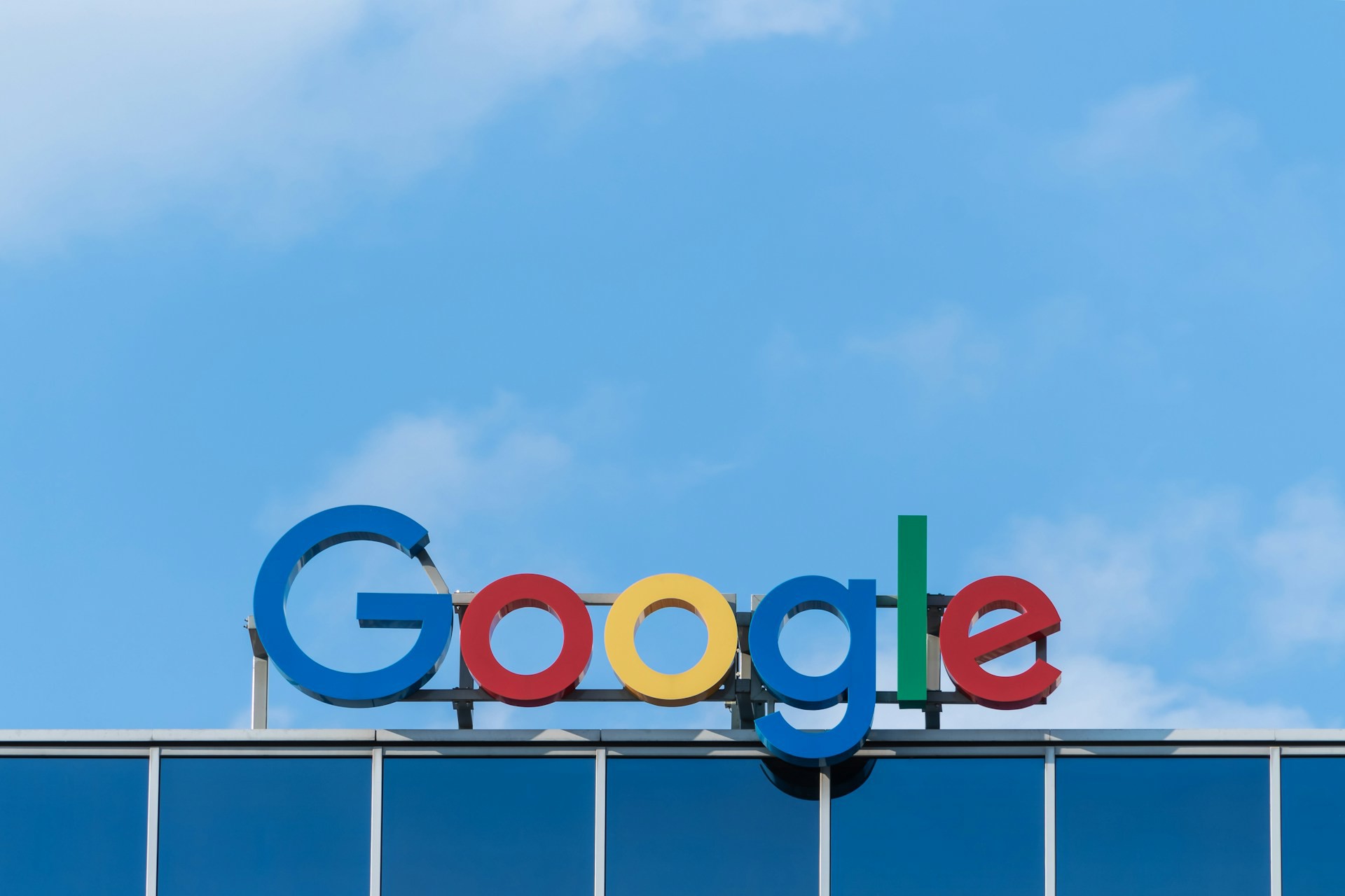 İngiltere Google'a Yeni Şeffaflık Kuralları Getirdi