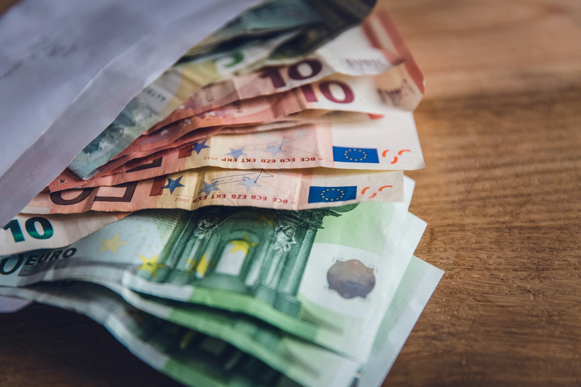 Euro Bölgesi'nde İşsizlik Mayıs'ta Yüzde 6,2'de Sabit Kaldı