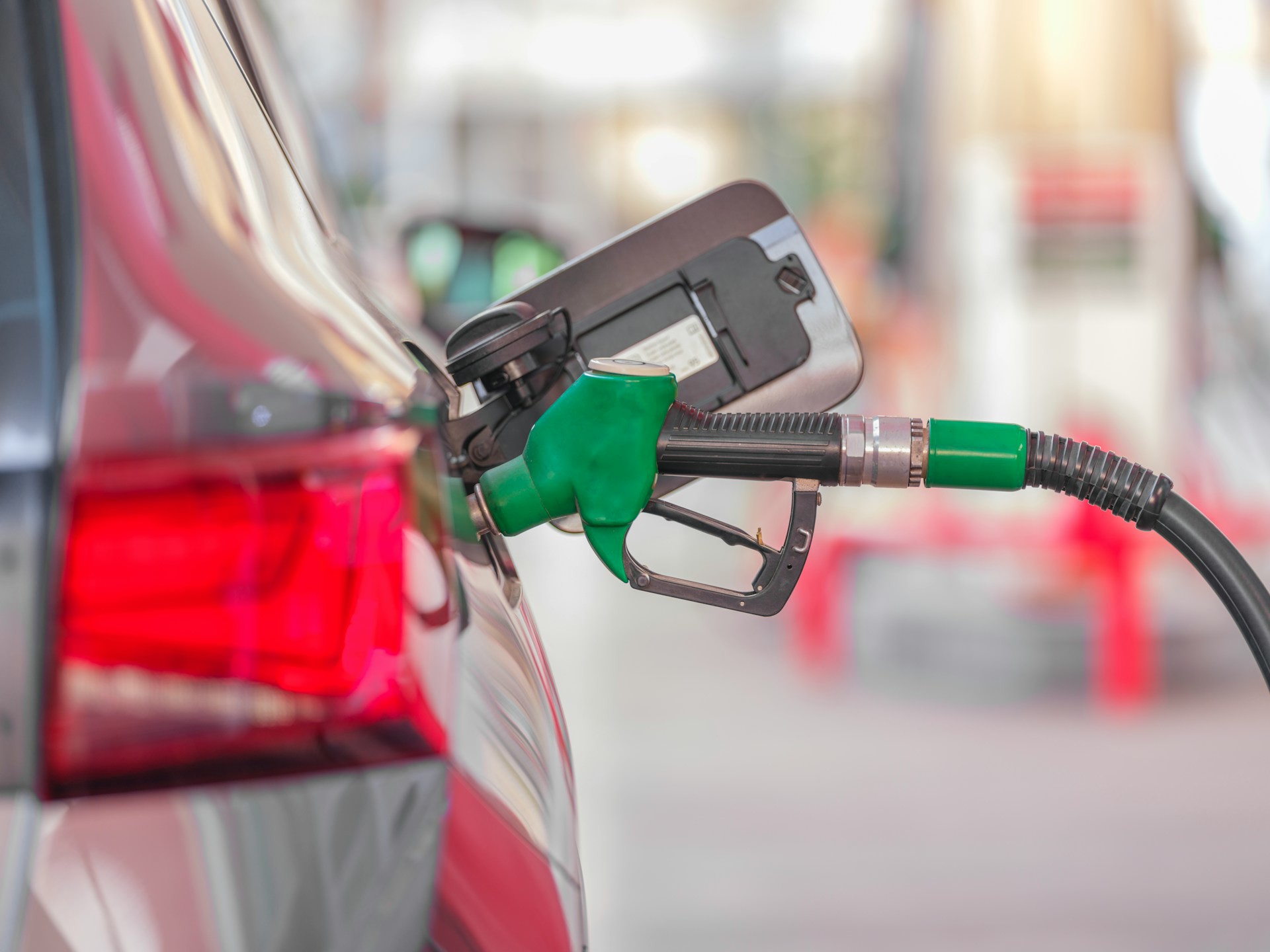 Petrol Haftaya Güçlü Başladı: Brent 90 Doların Üzerine Çıktı