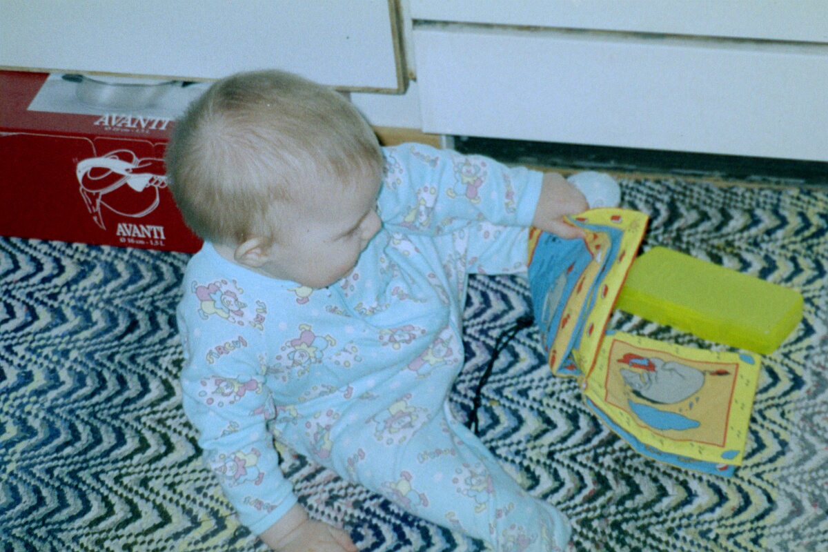 Saara reading