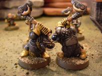 This is the beefier of the two. You'll note that the same basic body/pose has been re-used in many other dwarf figures in the early Chronopia line.