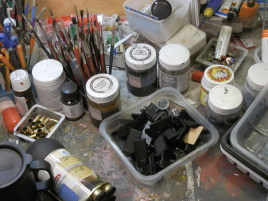 A clean desk is very important.