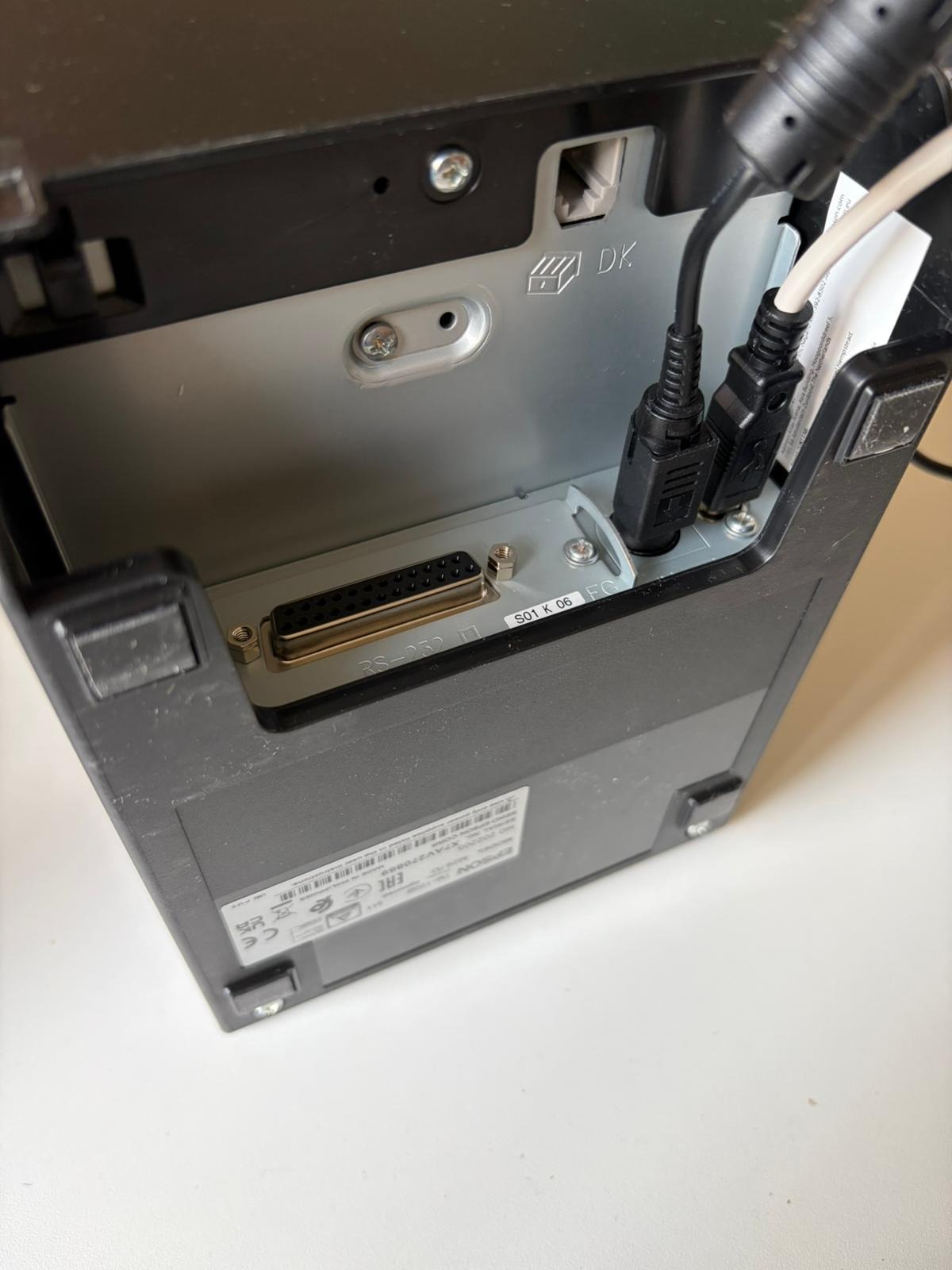 Afbeelding met elektronica, kabel, overdekt, verbruiksartikelen voor kantoorDoor AI gegenereerde inhoud is mogelijk onjuist.