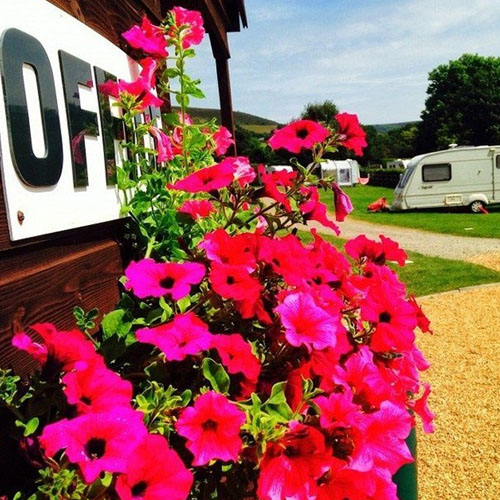 Laneside Caravan Park Hope Valley 01433 620215