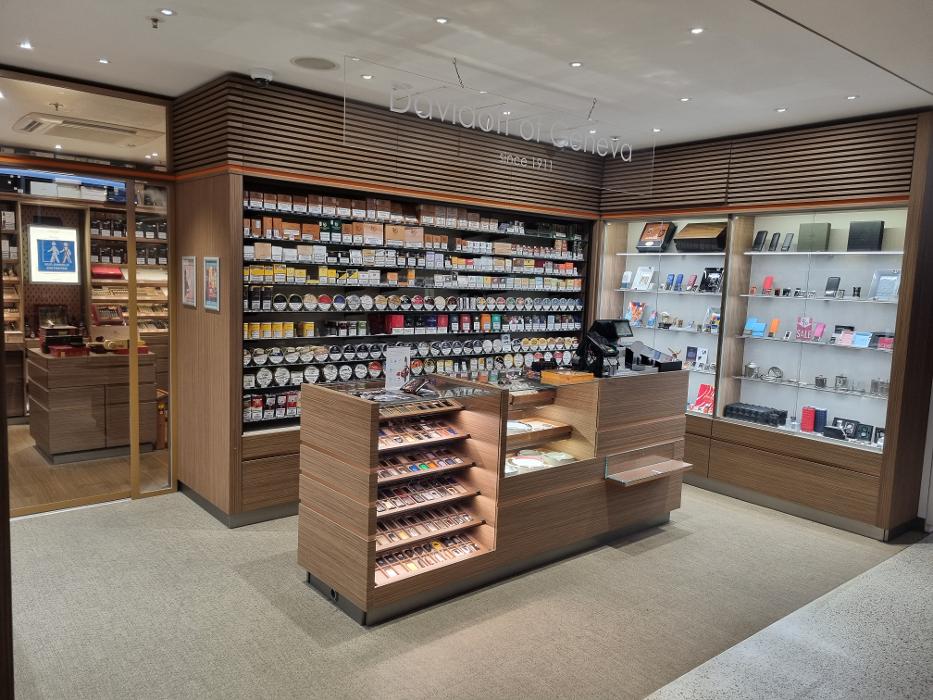 Davidoff of Geneva since 1911 by WOLSDORFF TOBACCO GmbH im KaDeWe (6. OG), Tauentzienstraße in Berlin